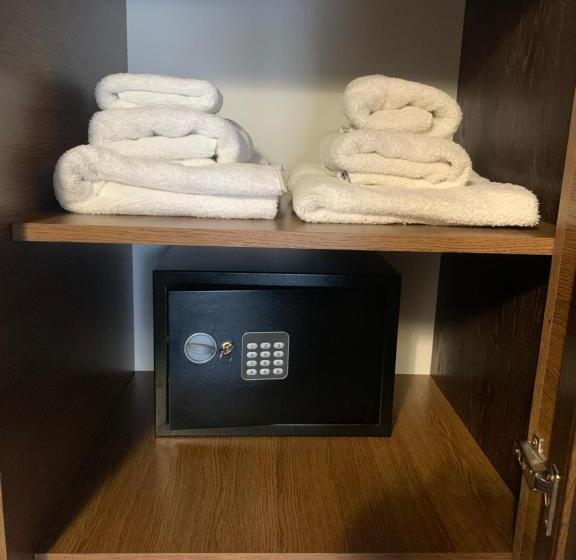 سوئیت با بالکن, едем