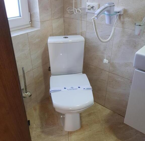 سوئیت با بالکن, едем