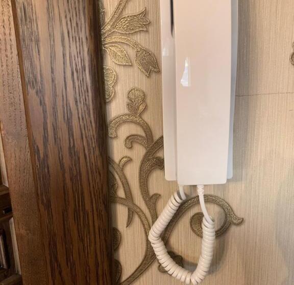 اتاق خانوادگی, едем