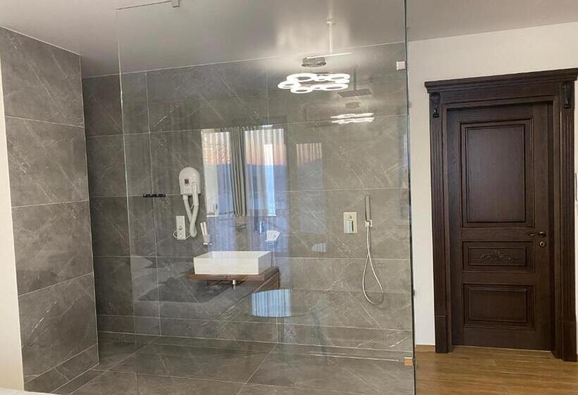 Standard studio with lake view, едем