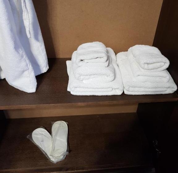 سوئیت با بالکن, едем