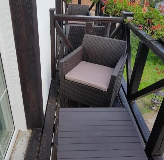 سوئیت با بالکن, едем