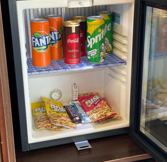 سوئیت با بالکن, едем