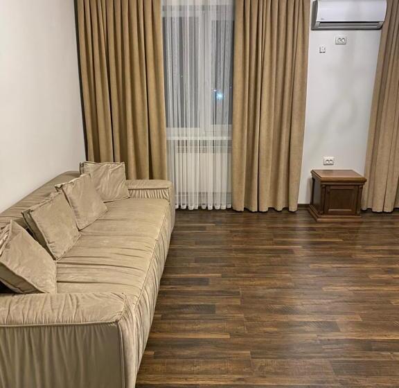 اتاق خانوادگی, едем