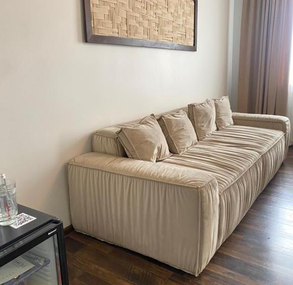 اتاق خانوادگی, едем