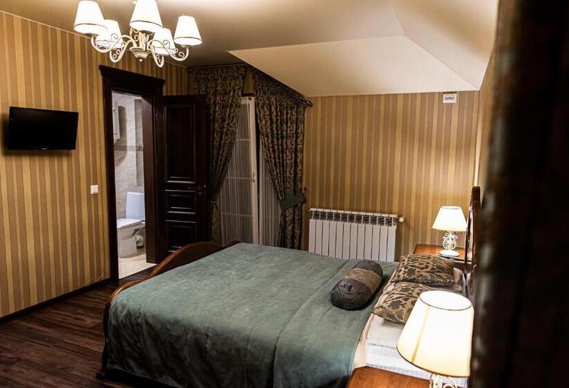 سوئیت با بالکن, едем