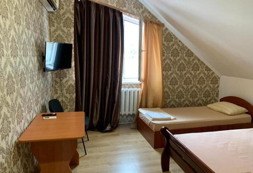 Cameră Triplă Confort, гостиный дом Comfort