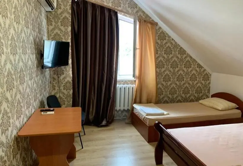 コンフォートトリプルルーム, гостиный дом Comfort