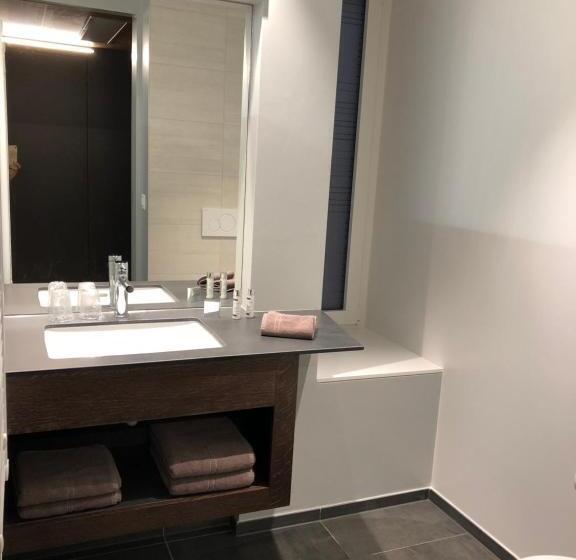 Номер Стандарт, Auberge De La Tour