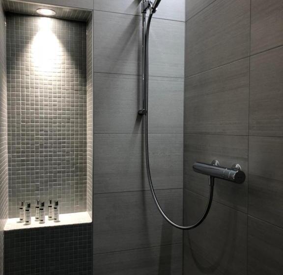 Номер Стандарт, Auberge De La Tour