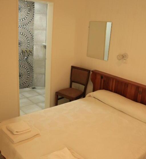 标准三人间, Hostería Altea