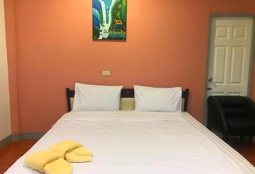 발코니 디럭스 룸, บ้านพระจันทร์ รีสอร์ท