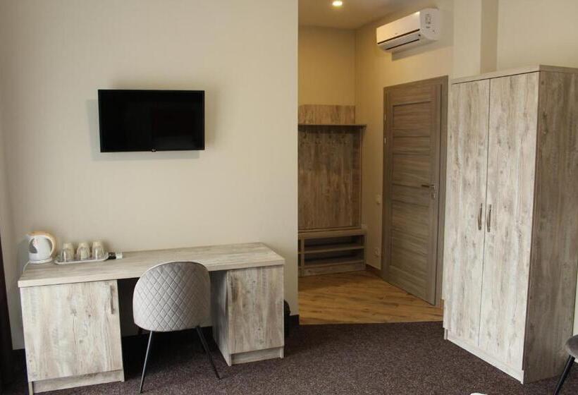 스탠다드 트리플 발코니 룸, ліжниця