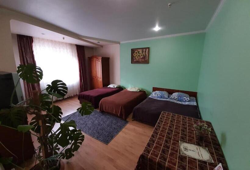 발코니가 있는 4인용 스탠다드 룸, лагуна