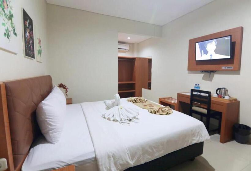 חדר משפחתי, Lombok Mayura