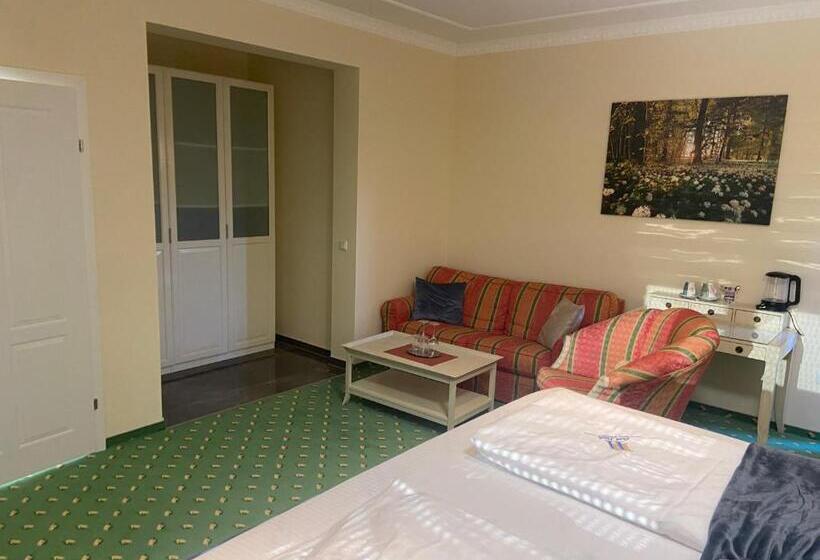 Полулюкс, Restaurant Hesch