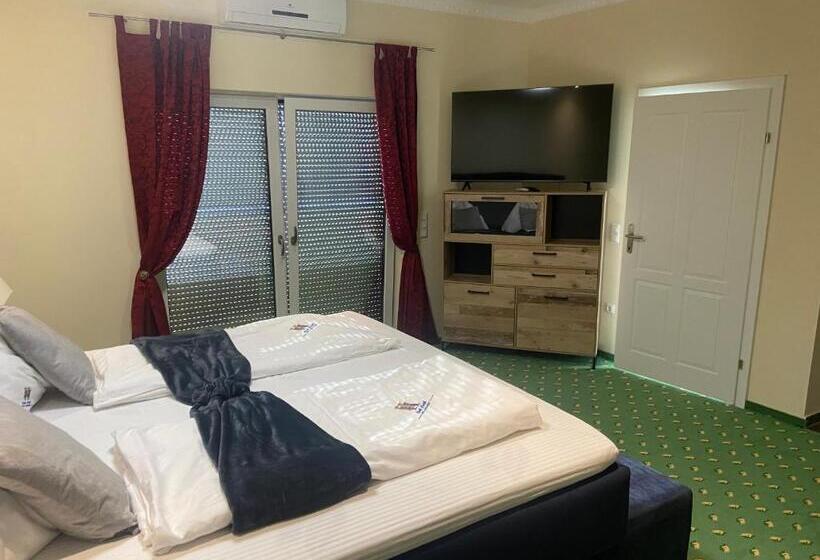 Полулюкс, Restaurant Hesch