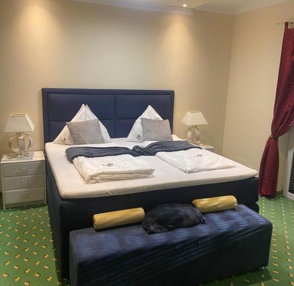 Полулюкс, Restaurant Hesch