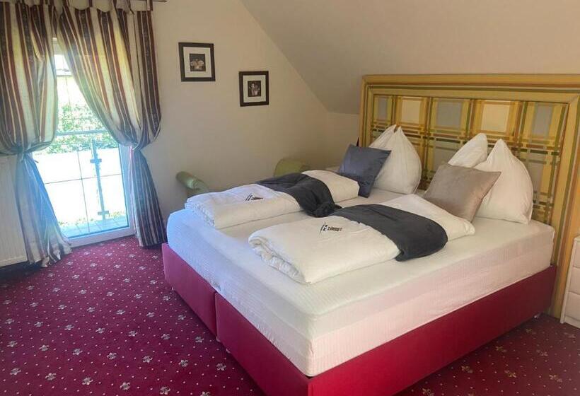 Семейный Номер Deluxe, Restaurant Hesch