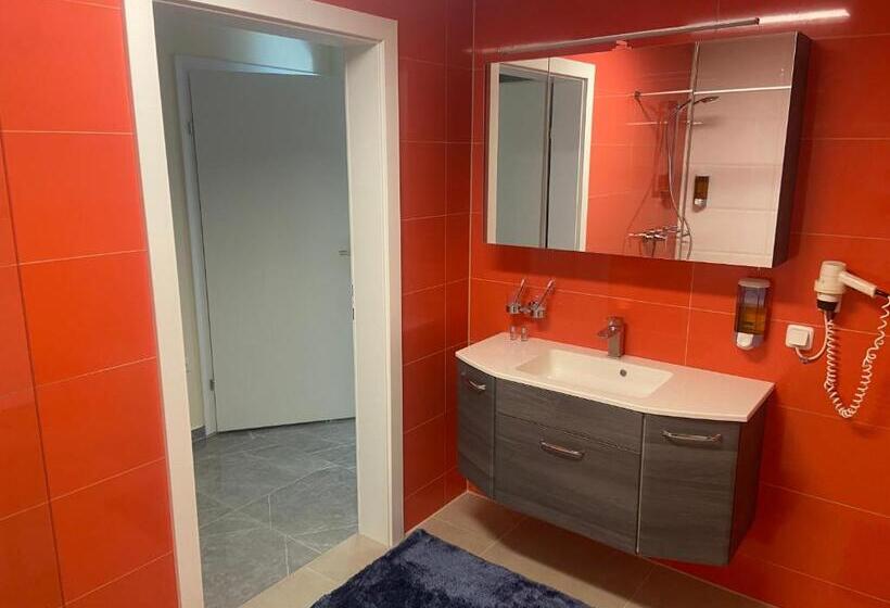 Семейный Номер Deluxe, Restaurant Hesch