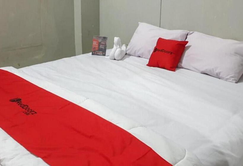Номер Стандарт, Reddoorz @ Hotel Yaki Mamuju