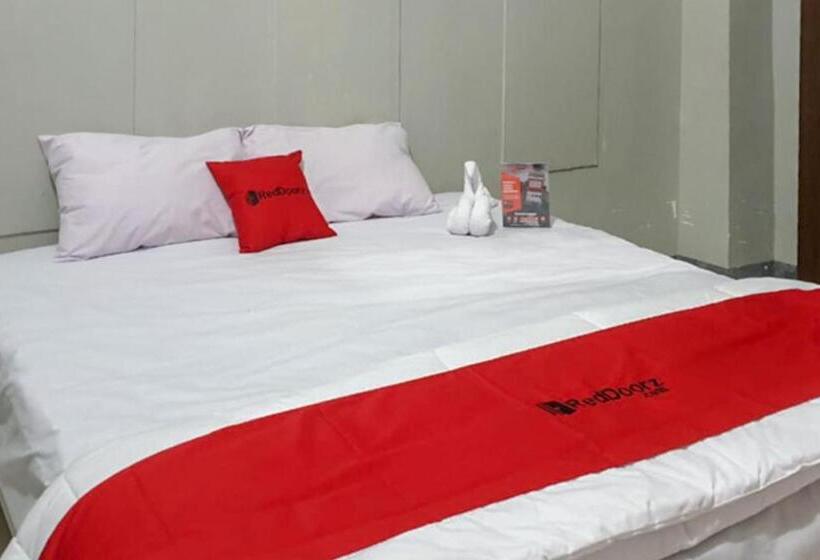 Номер Economy, Reddoorz @ Hotel Yaki Mamuju