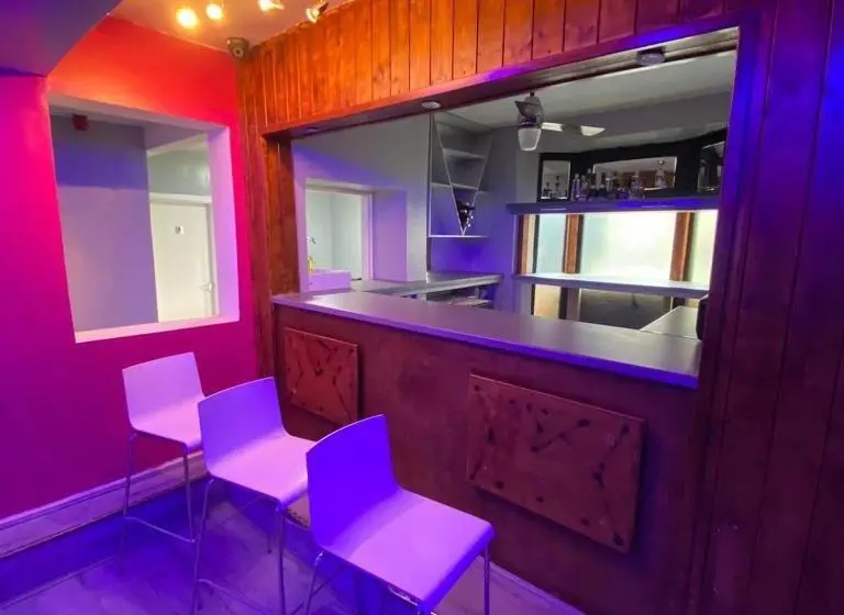 バス共有のスタンダードルーム, Glorious Catering & Restaurant Bnb