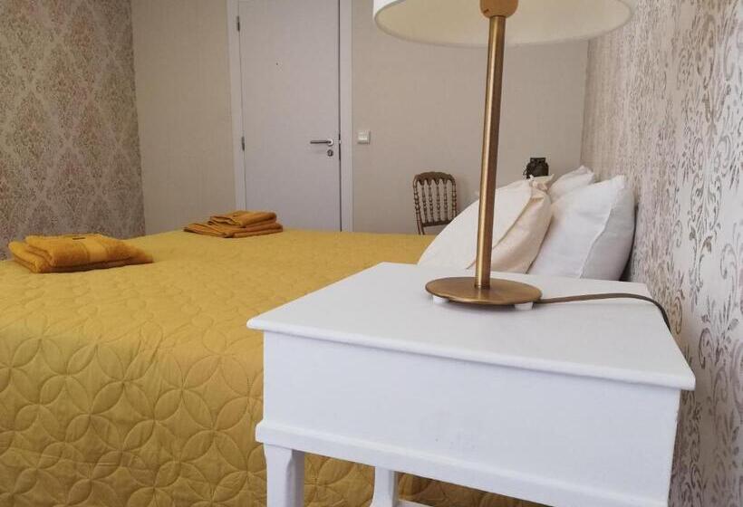 デラックスルーム, Mondalva   Guest House