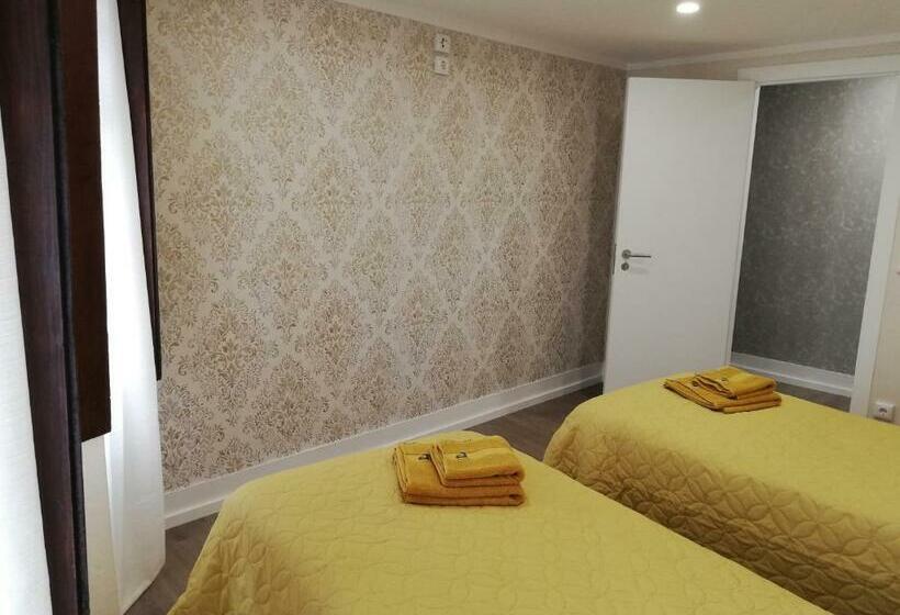 デラックスルーム, Mondalva   Guest House