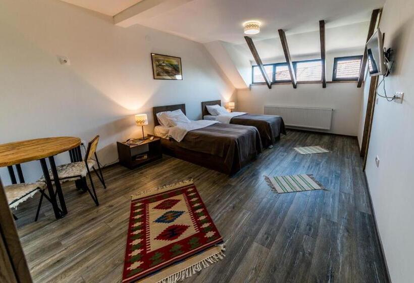 标准间, Lina Agropanzió