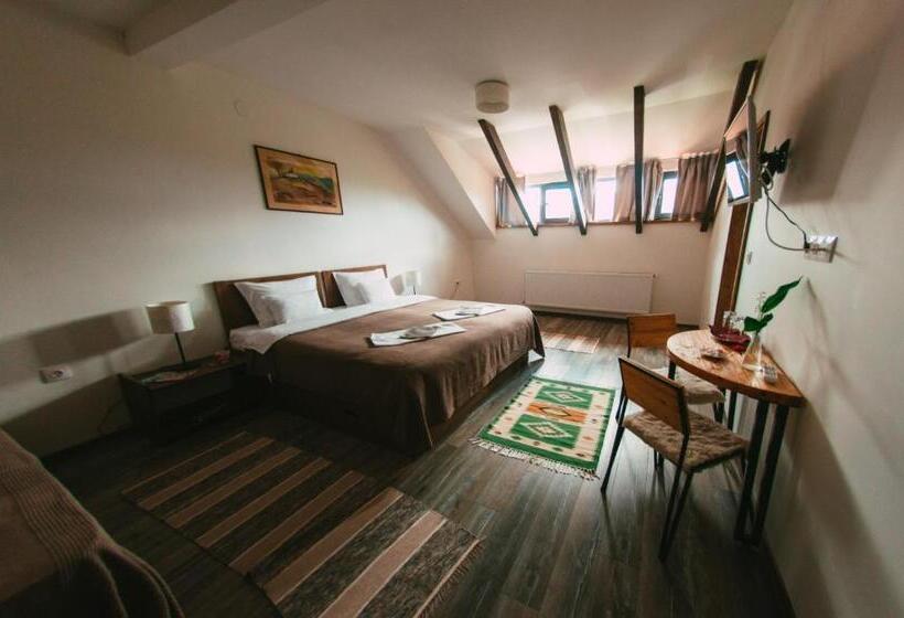 豪华房间, Lina Agropanzió