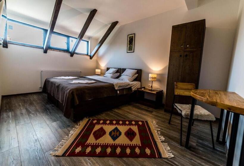 标准间, Lina Agropanzió