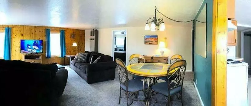 スイート（家族用）, Austin S Chuckwagon Motel