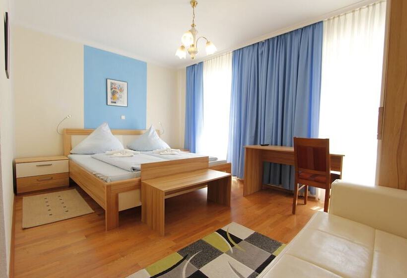 غرفة قياسية فردية, Adria Stuben