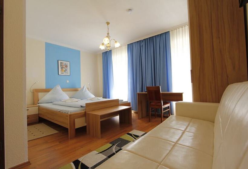 غرفة قياسية فردية, Adria Stuben