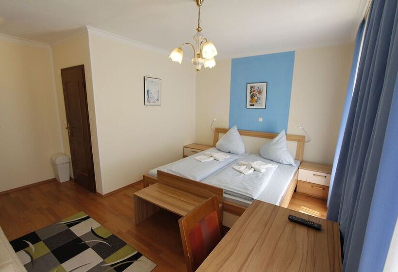 غرفة قياسية فردية, Adria Stuben