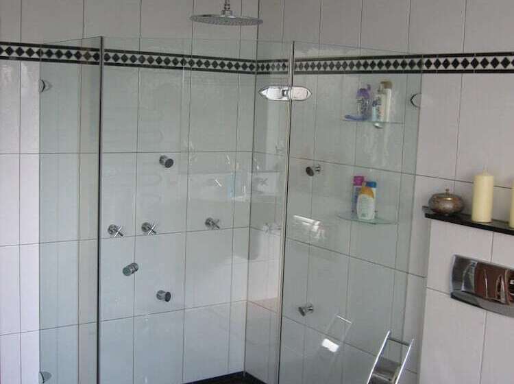 غرفة قياسية رباعية, Adria Stuben