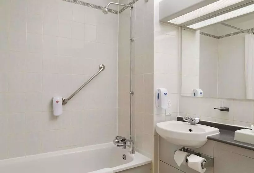 ダブルベッドスタンダードルーム, Days Inn Taunton