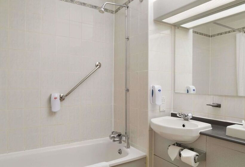 חדר סטנדרט מותאם לאדם עם מוגבלויות, Days Inn Taunton