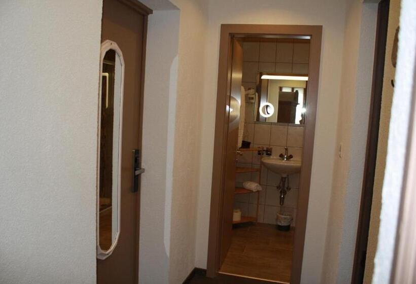 Семейный Номер, De La Gare