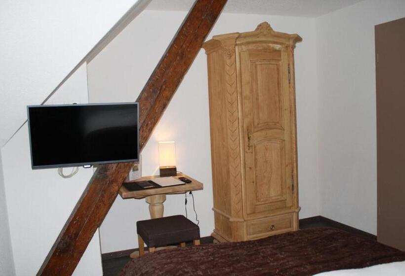 Семейный Номер, De La Gare