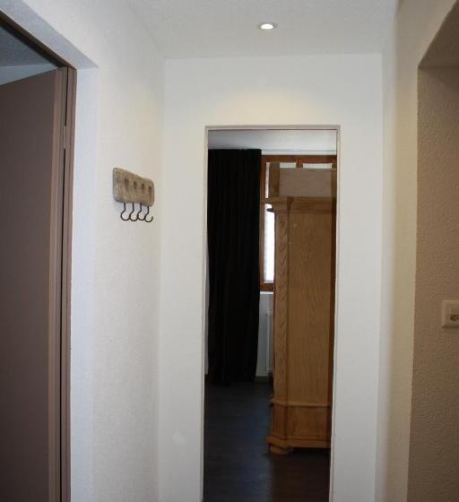 Семейный Номер, De La Gare