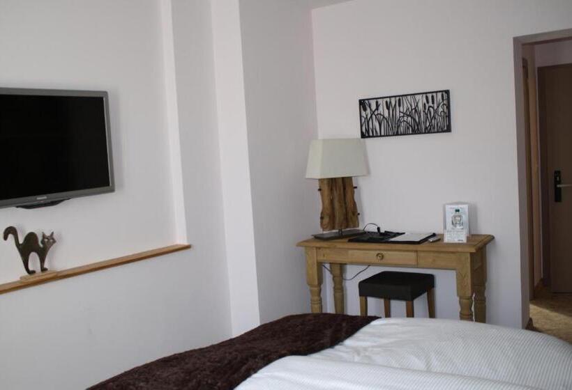 Номер Стандарт, De La Gare