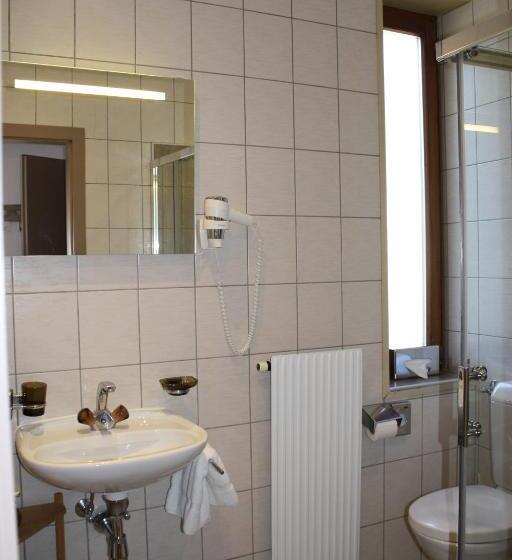 Номер Стандарт, De La Gare