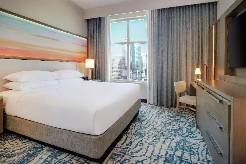 キングサイズベッドのスイートルーム, Embassy Suites By Hilton Tampa Downtown Convention Center