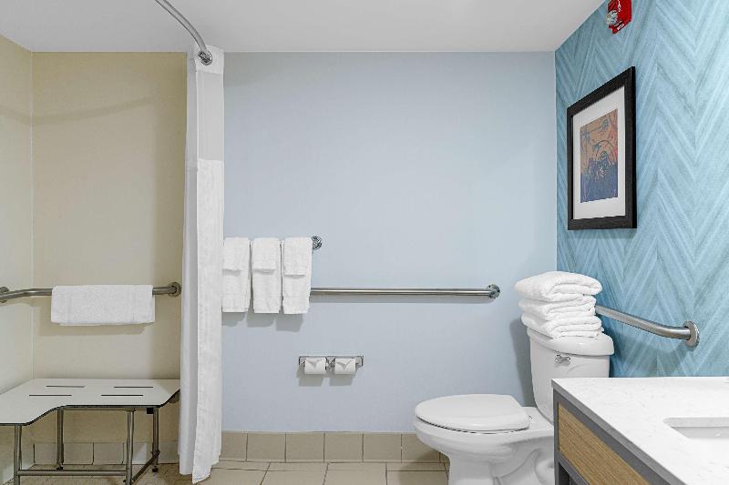 스위트 킹사이즈 침대, Hilton Garden Inn Fredericksburg