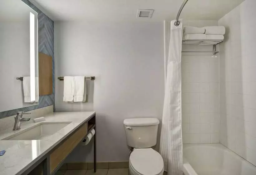 سوییت جونیور, Hilton Garden Inn Panama City