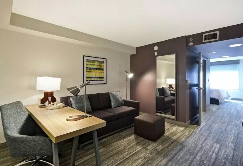 سوییت جونیور, Hilton Garden Inn Panama City