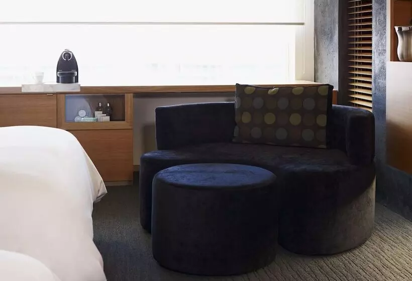 اتاق لوکس, Le Germain Hotel Maple Leaf Square