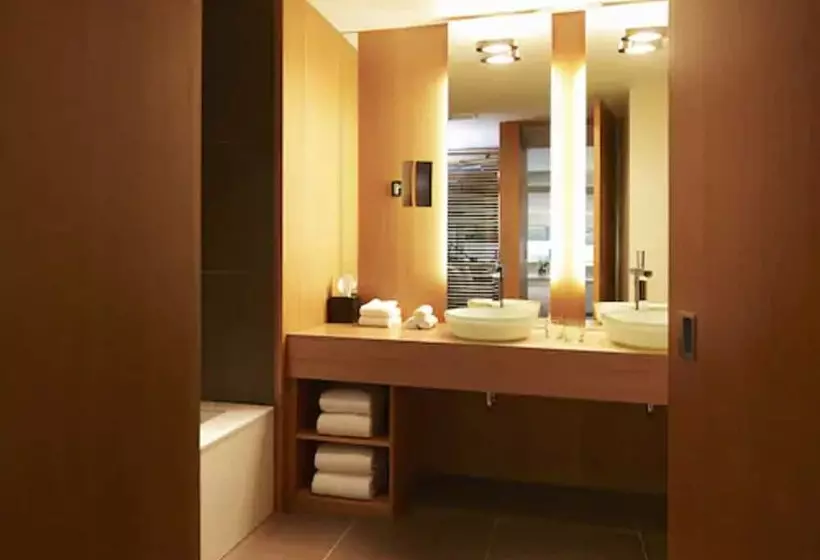 اتاق لوکس, Le Germain Hotel Maple Leaf Square